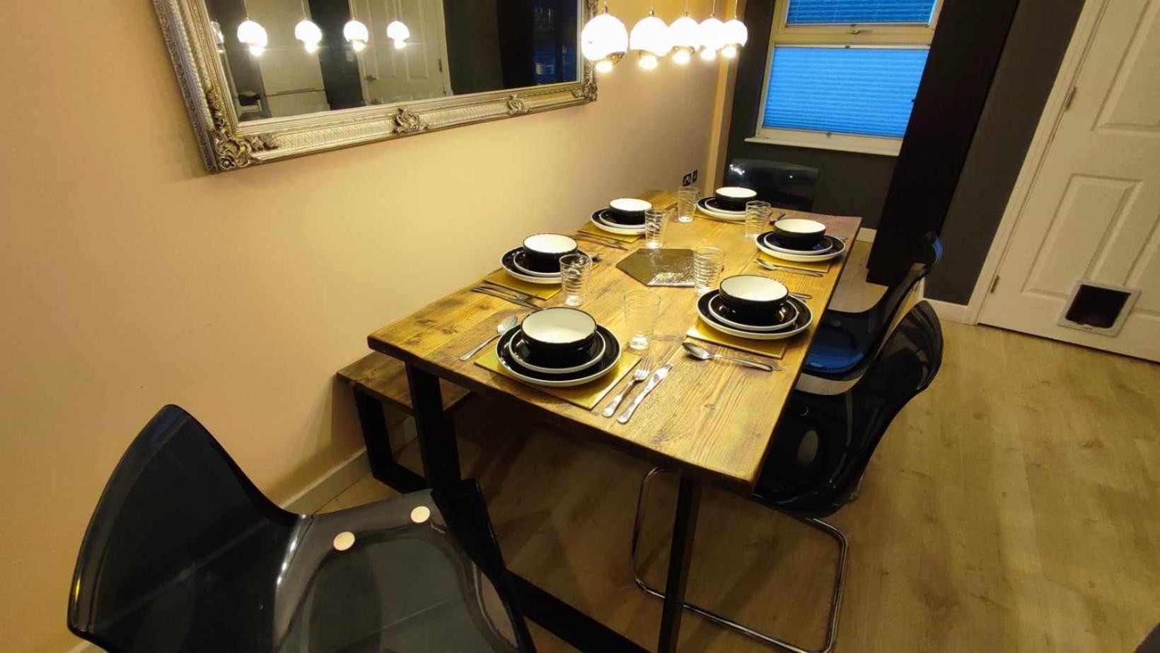 Duplex Apartment In Leeds With King Size Bed - Long Stay Rates Available Exterior photo