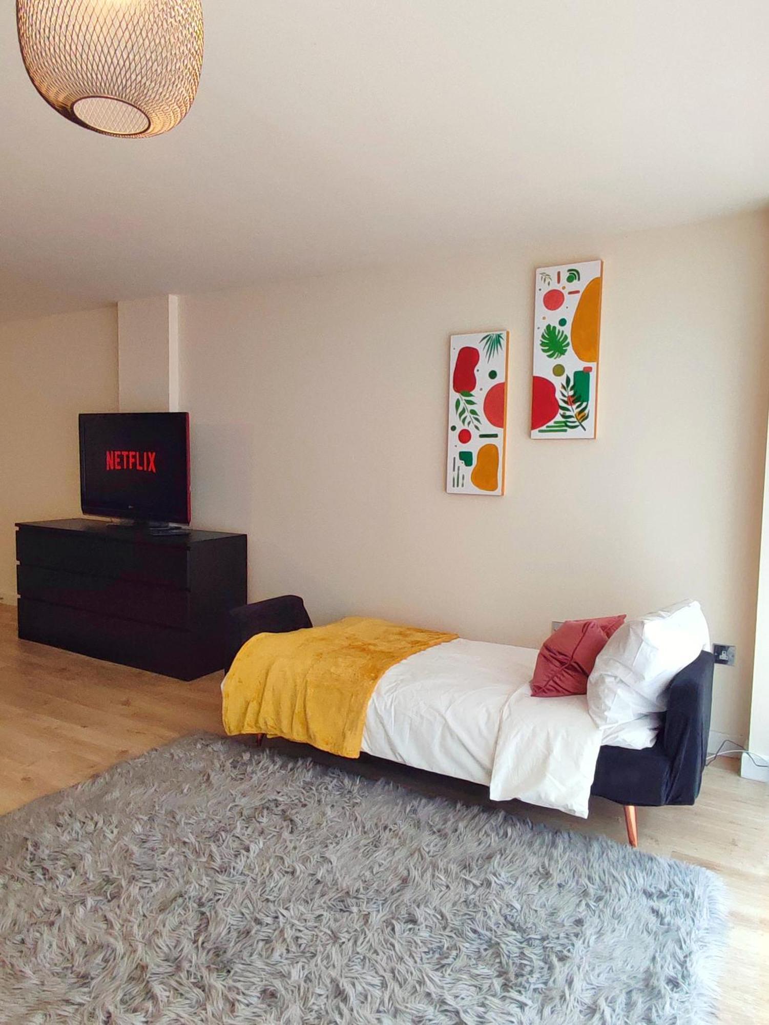 Duplex Apartment In Leeds With King Size Bed - Long Stay Rates Available Exterior photo